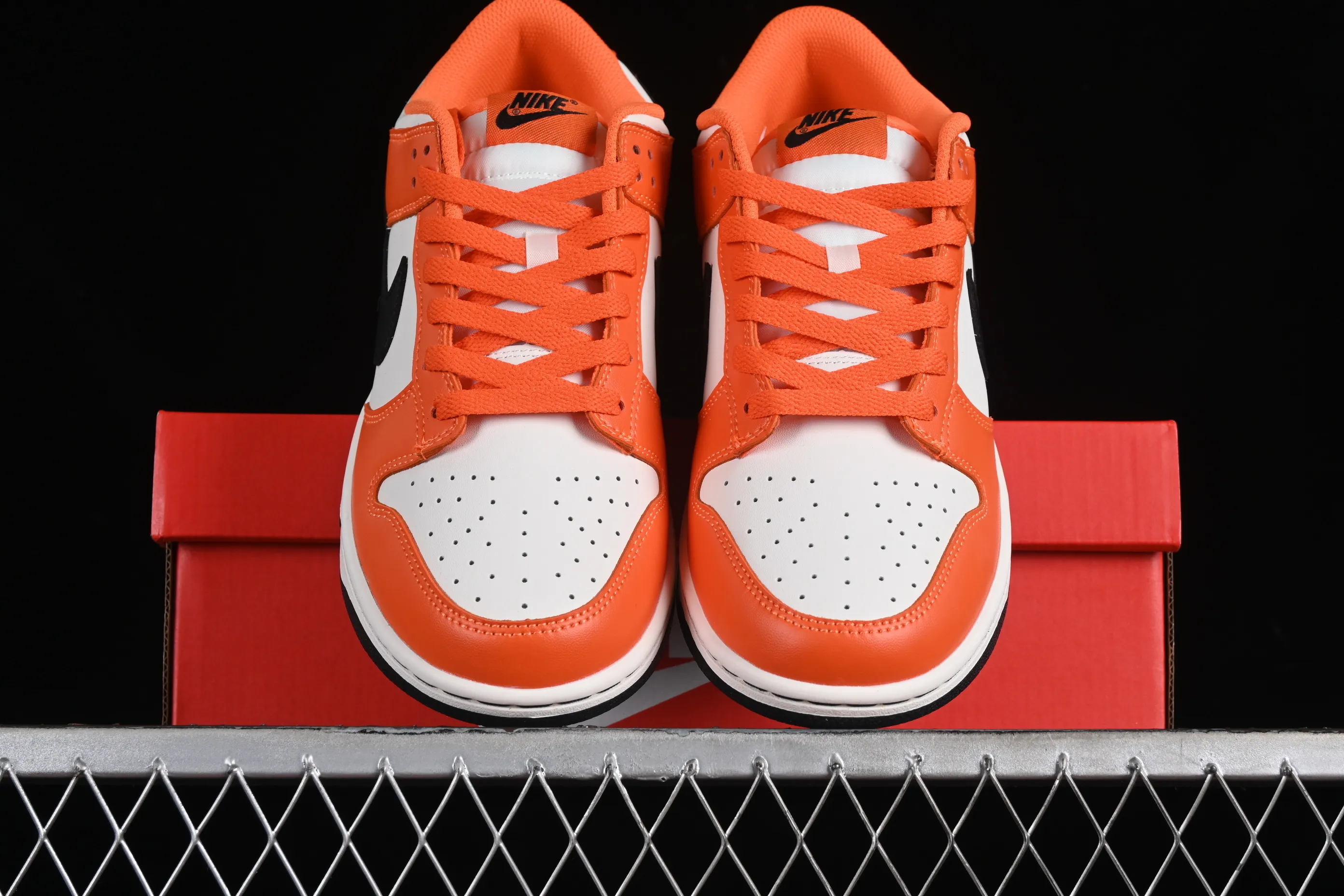 All Categories Nk SB Dunk Series Nk SB Dunk Low Low-top sneakers Nk SB Dunk Low White Orange Black Hook Low-top casual sneakers DH9765-003